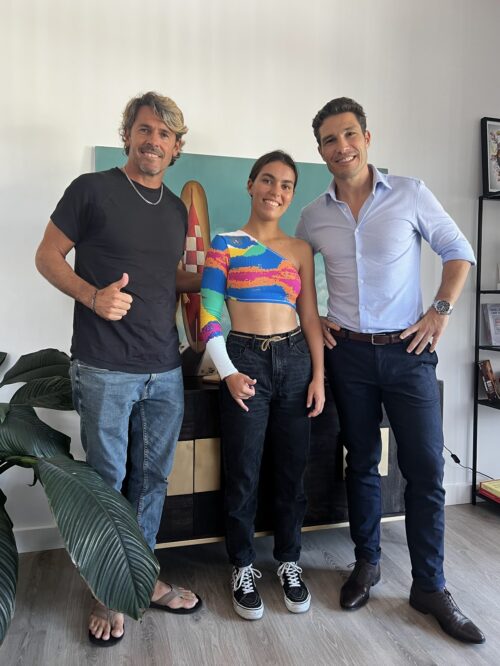Pablo Solar (National Surf coach, 6 times champion of Spain, champion Europe senior); Lucía Machado and Joaquín Solloso (CEO of Bioksan).